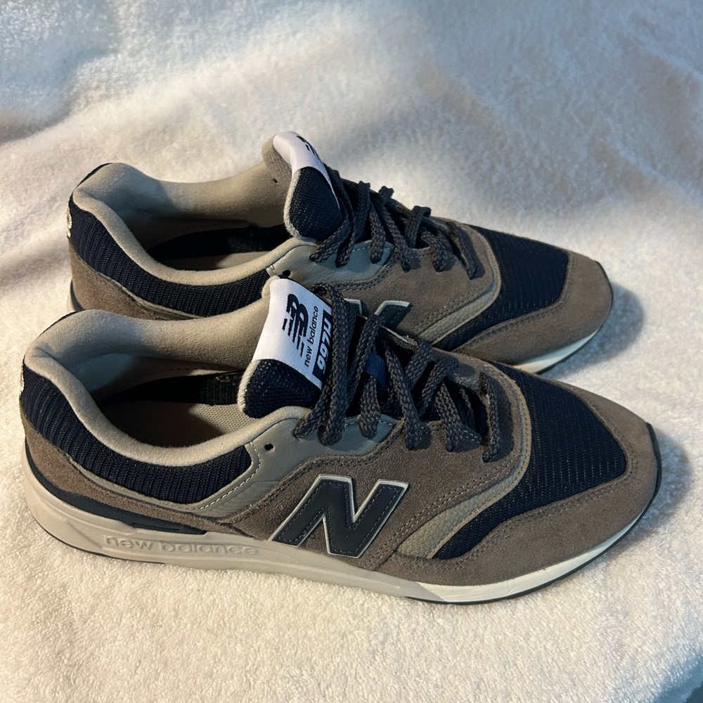 Like New NB New Balance Men’s 997H Sneakers Shoes Sz 8.5 Navy Gray